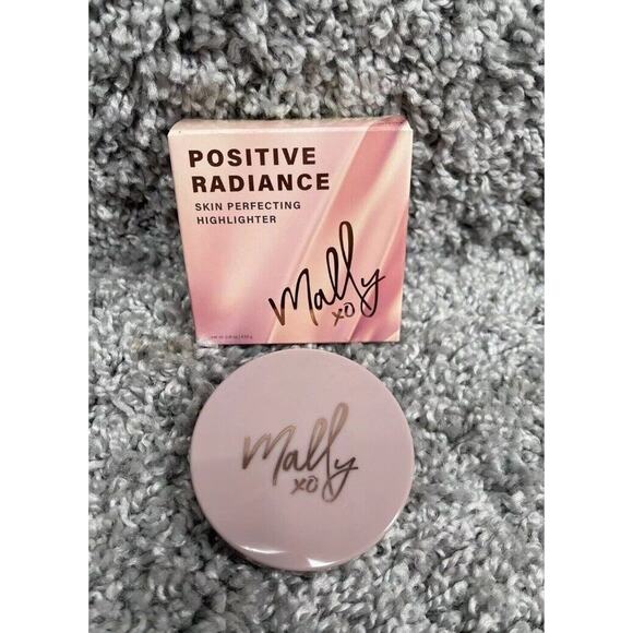 Mally Beauty Positive Radiance Skin Perfecting Highlighter Sparkling Champagne 7 - Picture 5 of 8